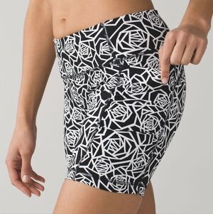 LULULEMON Speed Track  Black White Miss Mosaic White Athletic Short Posey Size 6